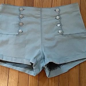 High-waisted (Junior) shorts, 50's vintage-vibe
